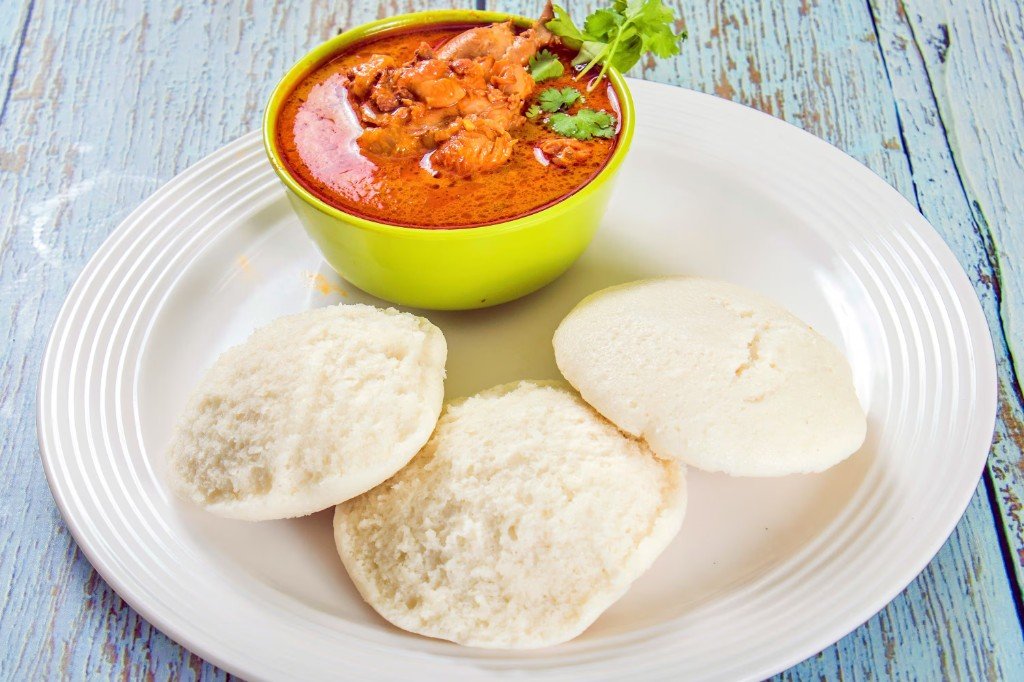 Idli (3 pcs) + Chicken Kulambu (Combo)